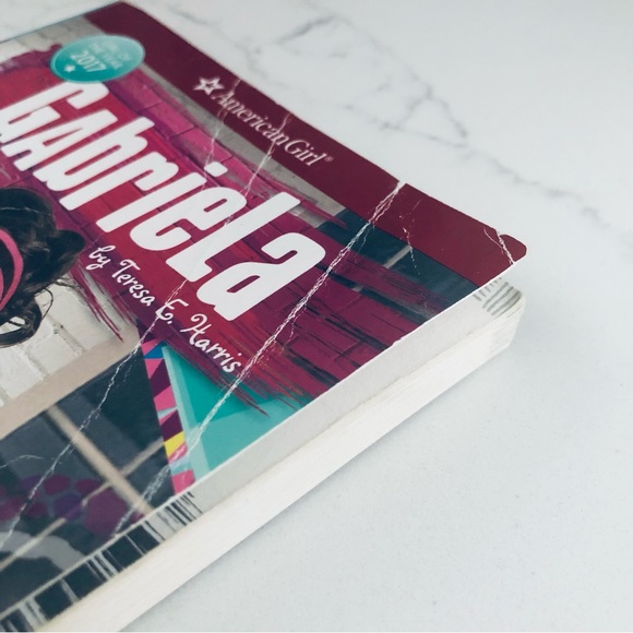 Bundle of 5 Scholastic Books Plus Small Pencil Case - Picture 9 of 16